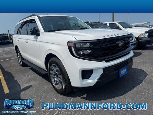 Used 2025 Ford Expedition Active AWD/4WD image 1