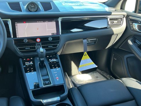 New 2026 Porsche Macan image 24