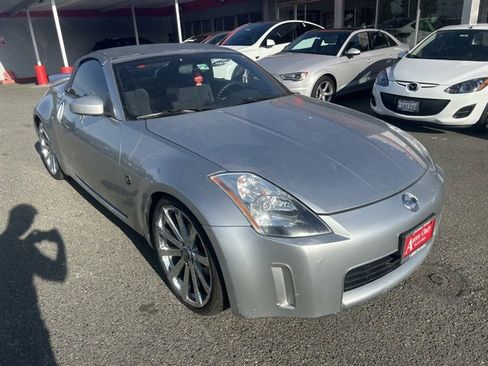 Used 2004 Nissan 350Z Enthusiast image 3