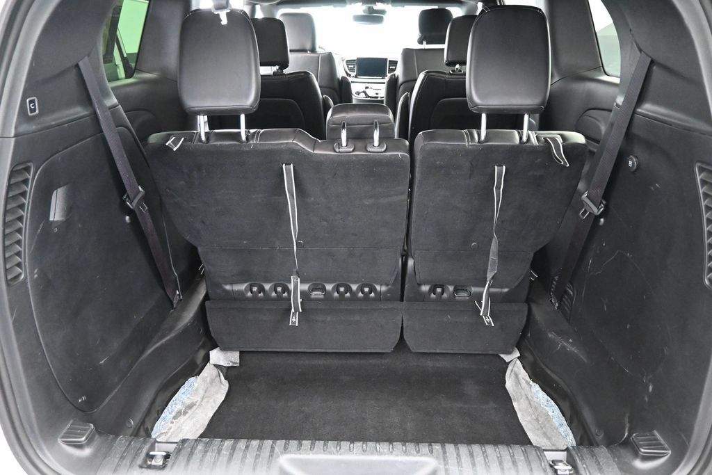 Used 2025 Chrysler Pacifica Select FWD image 14