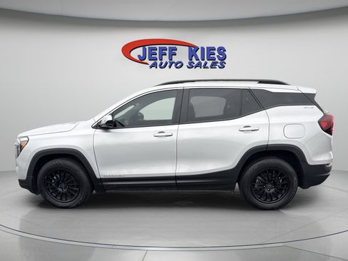 Used 2022 GMC Terrain SLE w/ Driver Convenience Package image 8