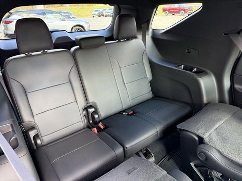 New 2026 Chevrolet Traverse RS w/ LPO, Floor Liner Package image 23