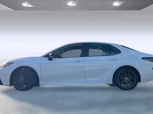 Used 2023 Toyota Camry SE image 2