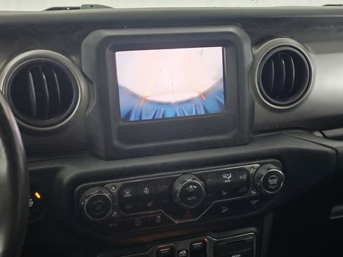 Used 2018 Jeep Wrangler Unlimited Sport S image 27