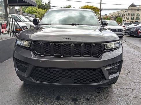 Used 2023 Jeep Grand Cherokee Altitude AWD/4WD image 7