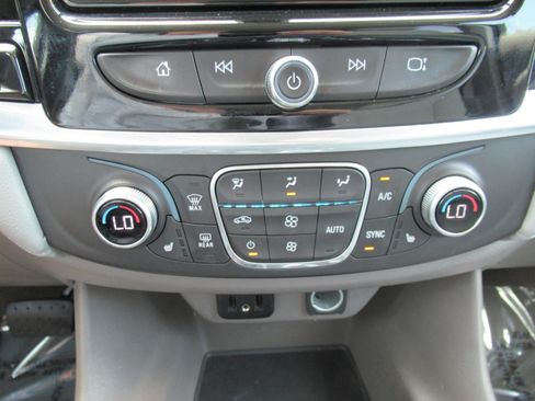 Used 2018 Chevrolet Traverse LT FWD image 28