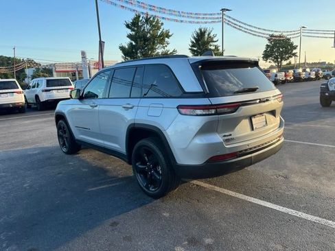 Used 2022 Jeep Grand Cherokee Altitude AWD/4WD image 35