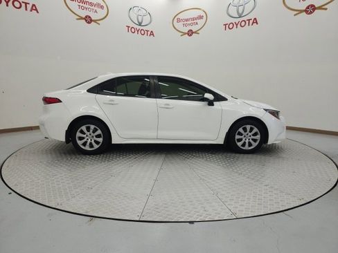 Used 2021 Toyota Corolla LE image 3
