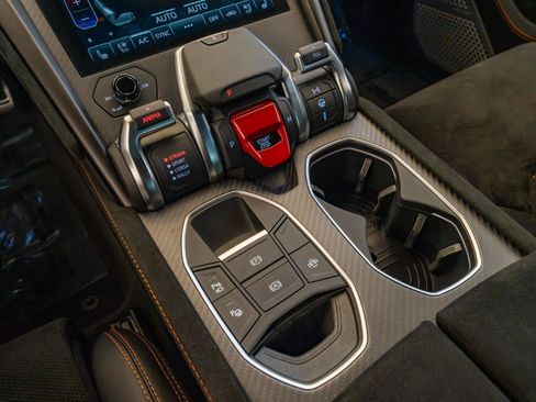 Used 2024 Lamborghini Urus Performante AWD/4WD image 22
