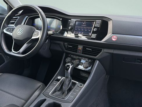 Used 2024 Volkswagen Jetta SE FWD image 30