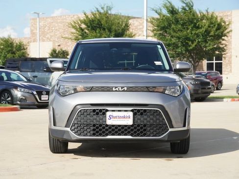 Used 2023 Kia Soul LX w/ Option Group 015 FWD image 2