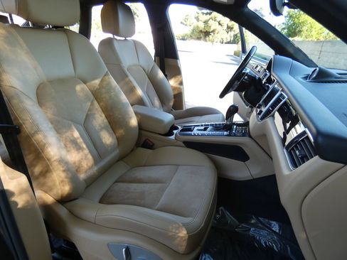 Used 2018 Porsche Macan Sport Edition image 27