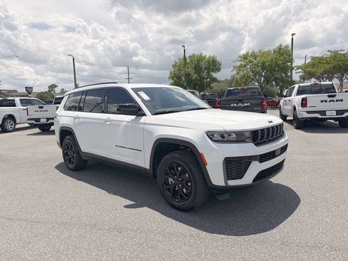 New 2026 Jeep Grand Cherokee L 4WD image 1