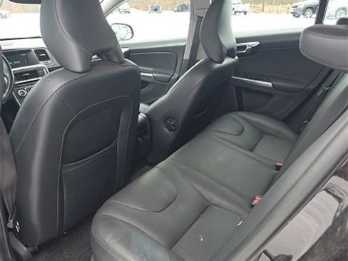 Used 2015 Volvo V60 T5 Platinum image 8
