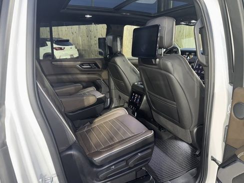 Used 2025 GMC Yukon XL Denali Ultimate image 10