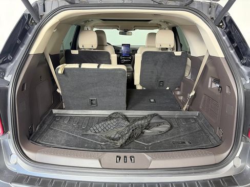 Used 2021 Ford Explorer Platinum w/ Equipment Group 601A AWD/4WD image 27