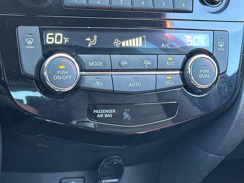 Used 2016 Nissan Rogue SV FWD image 19
