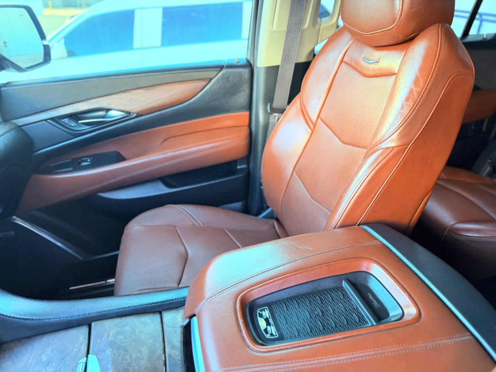Used 2016 Cadillac Escalade ESV Luxury AWD/4WD image 16