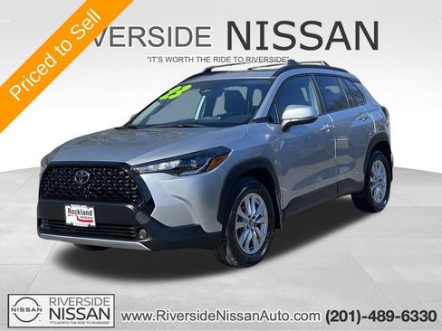 Used 2023 Toyota Corolla Cross LE w/ Moonroof Package AWD/4WD image 1