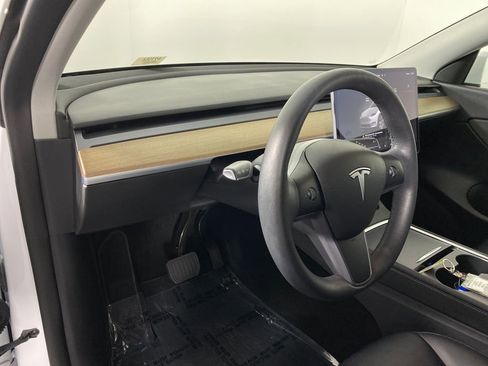 Used 2022 Tesla Model Y Long Range image 10