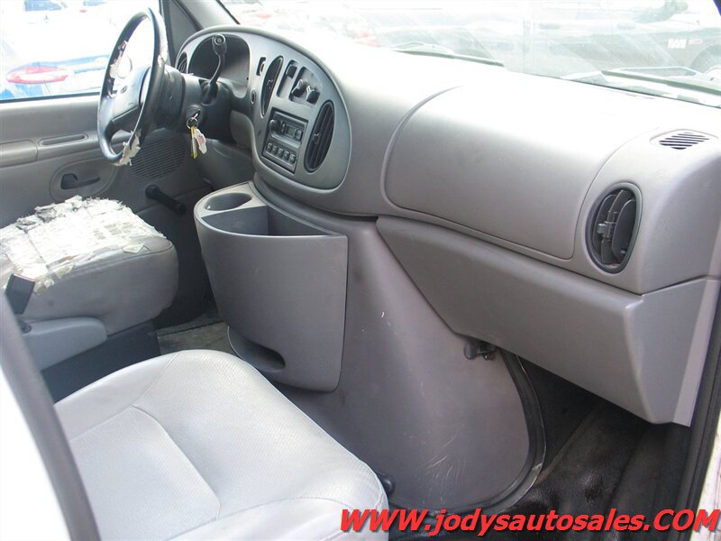 Used 2000 Ford E-250 and Econoline 250 RWD image 9
