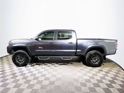 Certified 2022 Toyota Tacoma TRD Off-Road AWD/4WD image 5
