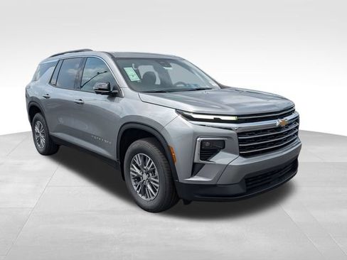 New 2026 Chevrolet Traverse LT w/ Driver Confidence Package FWD image 1