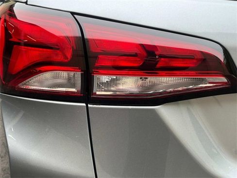 Used 2023 Chevrolet Equinox LT image 8