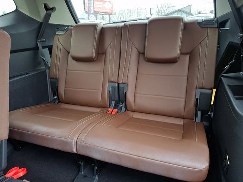 Certified 2022 Volkswagen Atlas SEL R-Line image 11