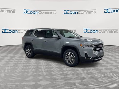 Used 2023 GMC Acadia SLE FWD image 2