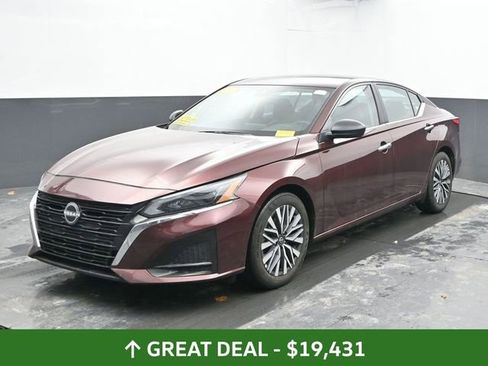 Used 2025 Nissan Altima 2.5 SV image 7