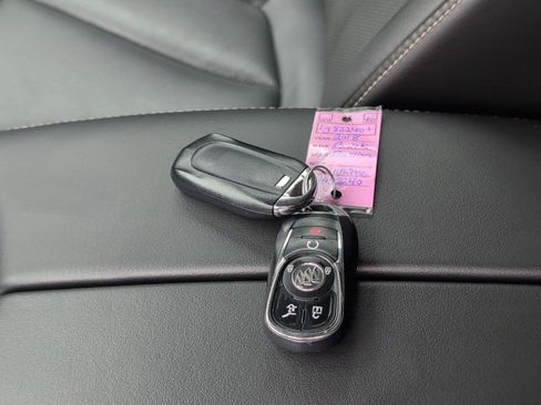 Used 2018 Buick Envision Essence FWD image 16