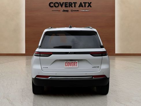 Used 2023 Jeep Grand Cherokee Limited w/ Trailer Tow Prep Group (B) AWD/4WD image 4