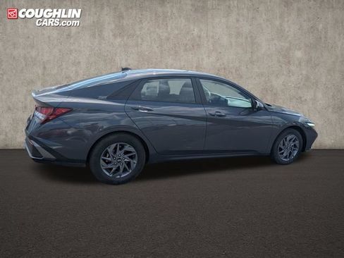Certified 2024 Hyundai Elantra SEL FWD image 8