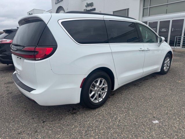 Used 2022 Chrysler Pacifica Touring-L FWD image 5