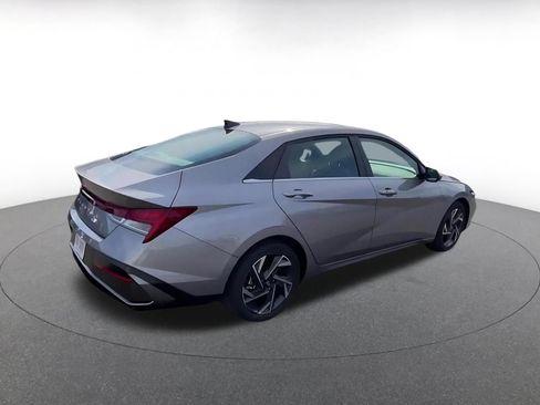 Used 2025 Hyundai Elantra SEL FWD image 15