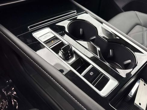 Used 2025 Volkswagen Atlas SE image 24