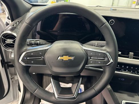 Used 2026 Chevrolet Equinox LT AWD/4WD image 16