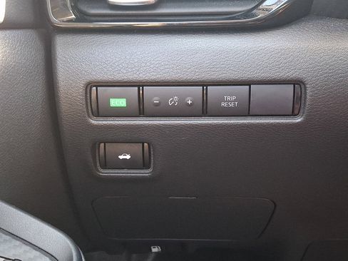 Certified 2023 Nissan Sentra SV FWD image 25