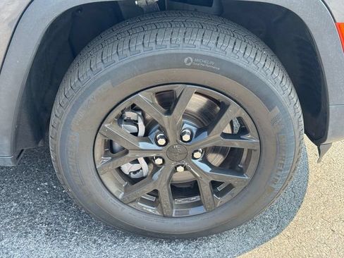 Certified 2024 Jeep Grand Cherokee L Laredo AWD/4WD image 9