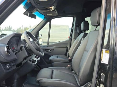 Used 2025 Mercedes-Benz Sprinter 2500 image 20