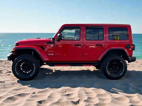 Used 2021 Jeep Wrangler Unlimited Sahara w/ Uconnect 4C Nav & Sound Group AWD/4WD image 5