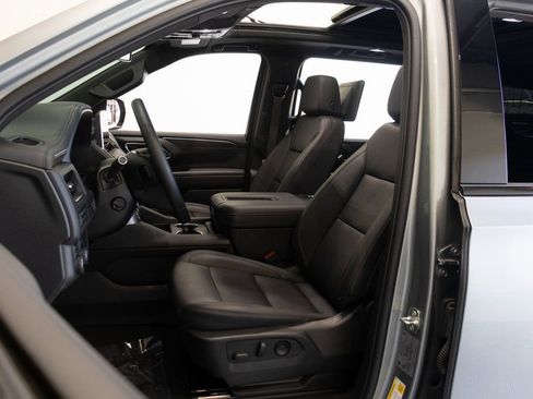 Used 2024 Chevrolet Suburban Z71 w/ Luxury Package image 20