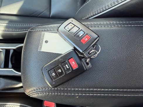 Used 2016 Toyota Corolla S Premium image 30