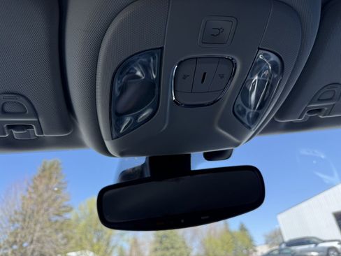 Used 2018 Jeep Compass Latitude w/ Popular Equipment Group AWD/4WD image 32