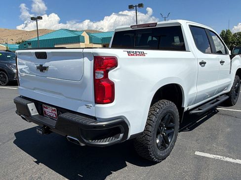 Used 2021 Chevrolet Silverado 1500 LT Trail Boss w/ Convenience Package II AWD/4WD image 3