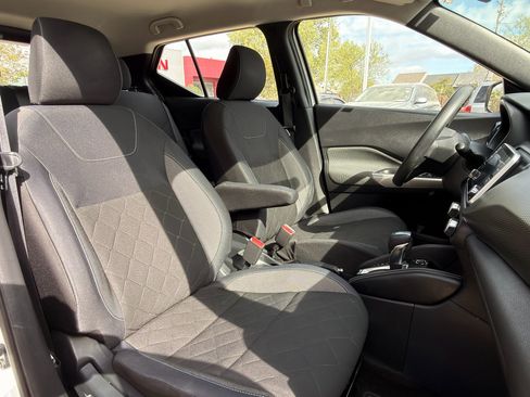 Used 2019 Nissan Kicks SV image 15