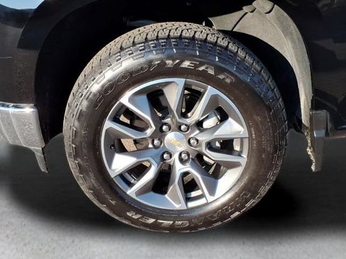 Used 2025 Chevrolet Silverado 1500 LT AWD/4WD image 9