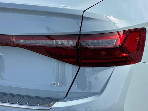 New 2026 Volkswagen Jetta SE FWD image 7