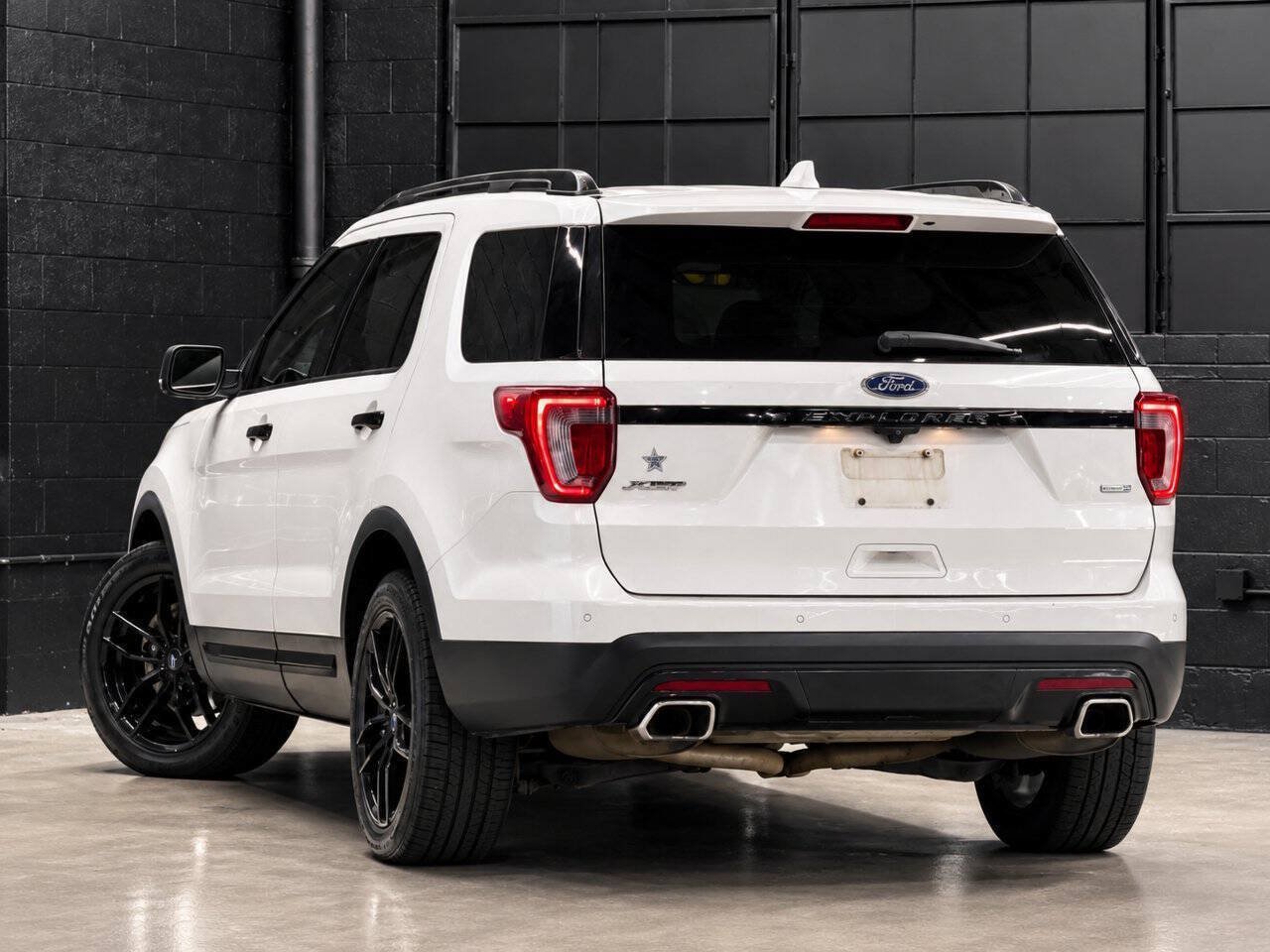Used 2017 Ford Explorer Sport w/ Equipment Group 401A AWD/4WD image 4